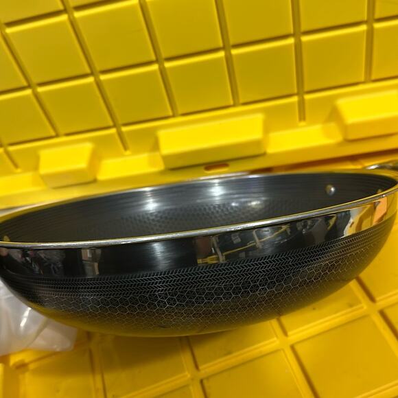 HexClad Hybrid Nonstick 14-Inch NWOB Wok MSRP $303 - Picture 3 of 6